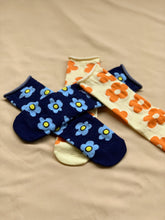 Load image into Gallery viewer, POPPY SOCKS
